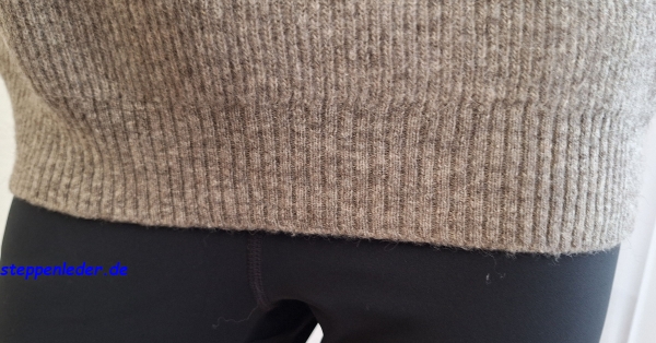 Damen-Rollkragenpullover aus 70% Yak und 30% Schafwolle in grau; aus der Mete ® Collection